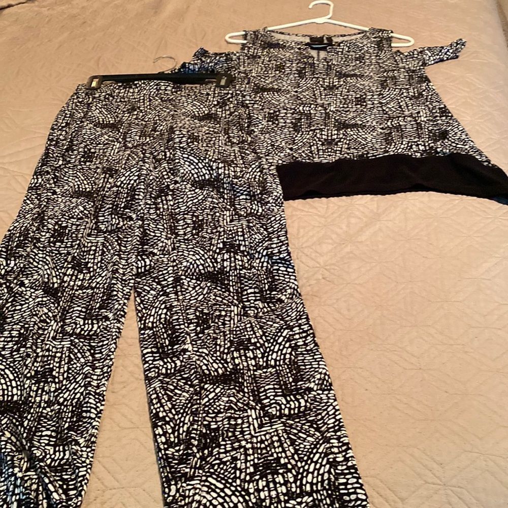 Darling Rafaela outfit. M top and S slacks